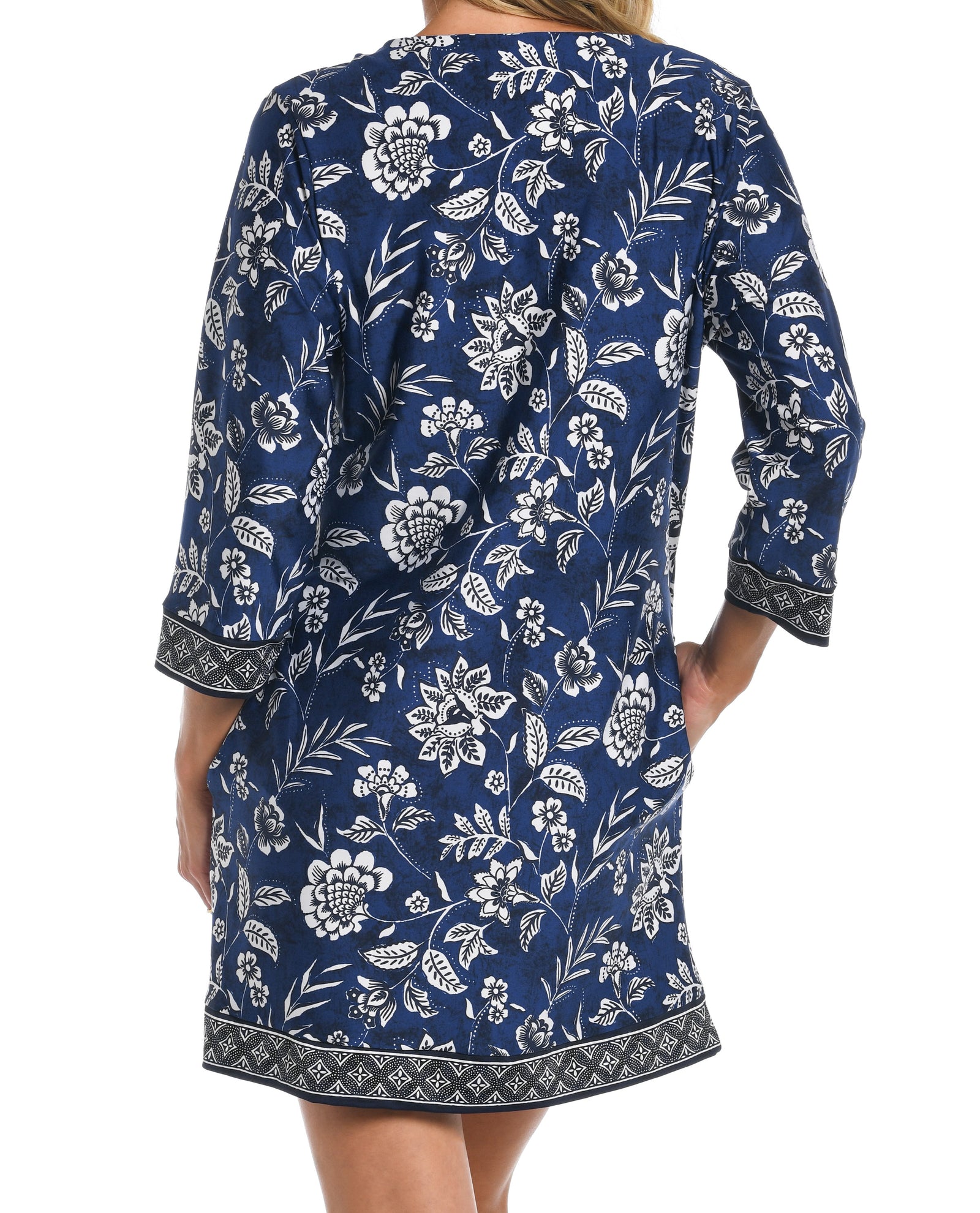 BALI BATIK COLLECTION: 24TH & OCEAN   Shift Dress With Pockets   Fabric Content: 85% Nylon 15% Elastane   Product#: TF3DN11